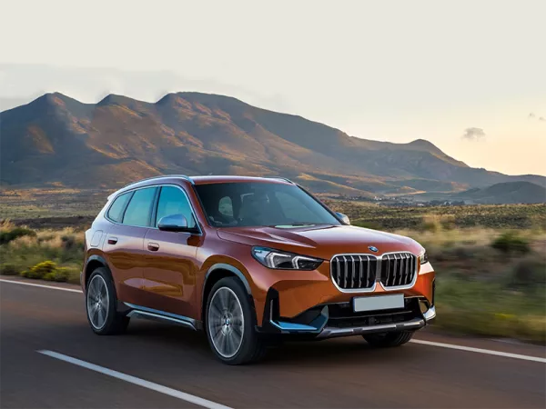 Dịch vụ thay Kính chắn gió xe BMW X1 tận nơi